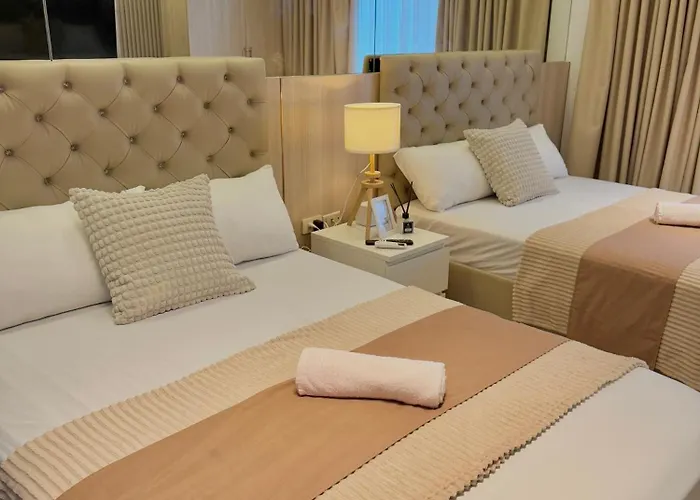 Aparthotel Le Luna Unit - Affordable Staycation Near Airport & Moa With Pool By Voyage Vista - Azure & Shore Staycation *