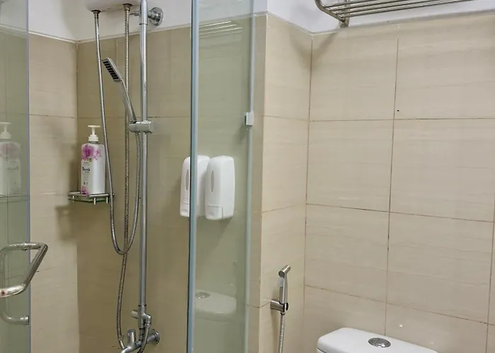 Le Luna Unit - Affordable Staycation Near Airport & Moa With Pool By Voyage Vista - Azure & Shore Staycation Aparthotel *