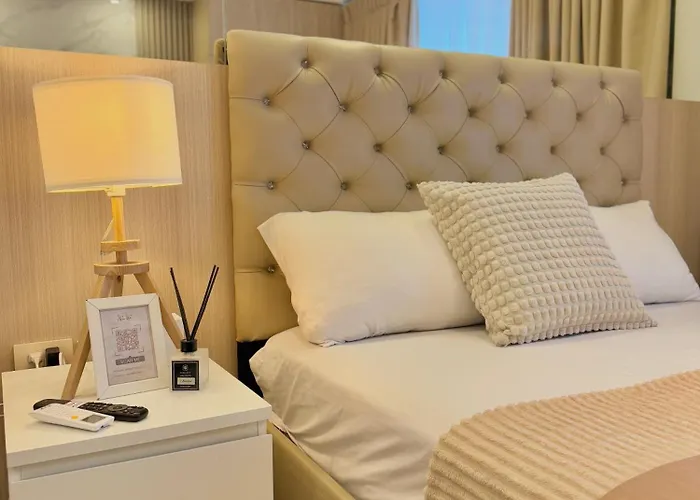 Aparthotel Le Luna Unit - Affordable Staycation Near Airport & Moa With Pool By Voyage Vista - Azure & Shore Staycation